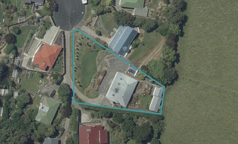 38 Bayne Terrace, Macandrew Bay, Dunedin - Carousel 1
