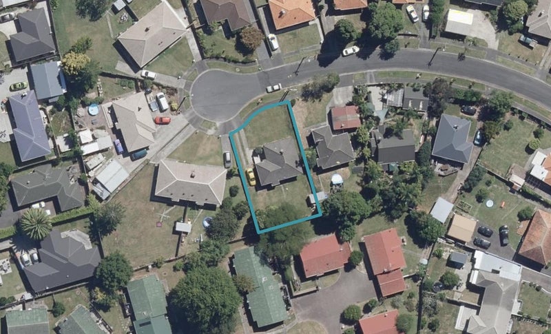 8 Watts Crescent, Hamilton East, Hamilton - Carousel 1