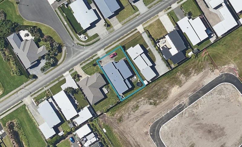13 Surfers Avenue, Waihi Beach, Waihi Beach - Carousel 1
