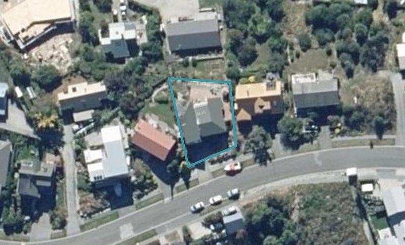 69 Cedar Drive, Kelvin Heights, Queenstown - Carousel 1