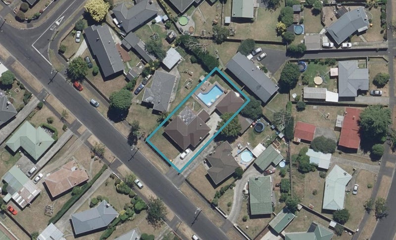 15 Jeanette Street, Glenview, Hamilton - Carousel 1