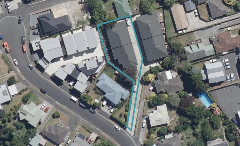 14C Kelvin Place, Hamilton East, Hamilton - Carousel 1