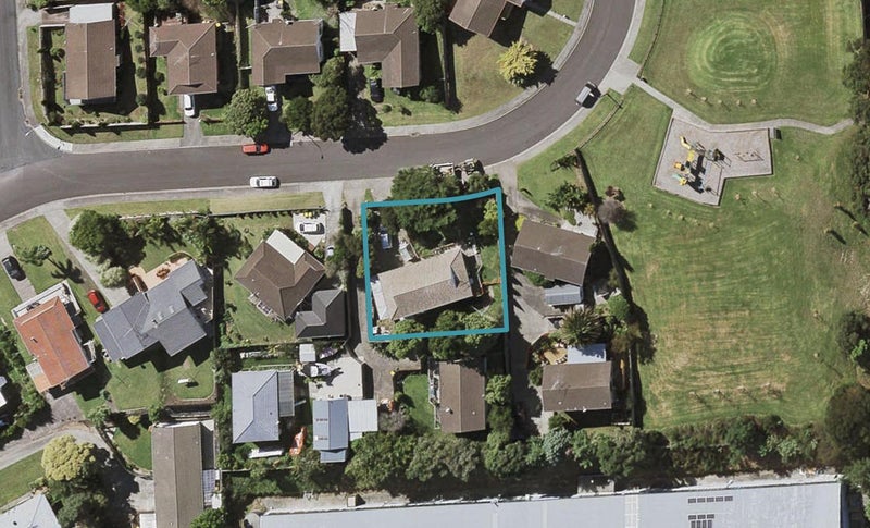 9 Leiden Place, Totara Vale, Auckland - Carousel 1