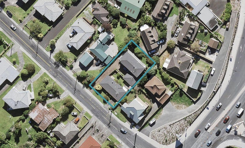 2/90 Royal View Road, Te Atatu South, Auckland - Carousel 1