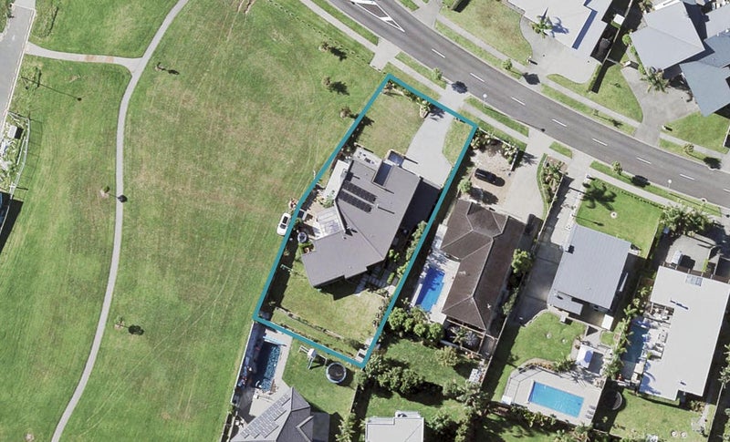 14 Intrepid Crescent, Beachlands, Auckland - Carousel 1