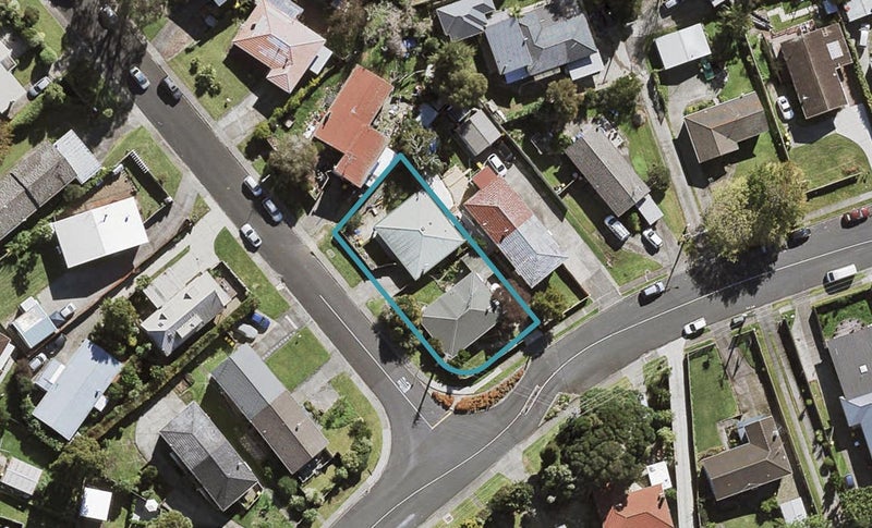 2/16 Ellice Road, Totara Vale, Auckland - Carousel 1
