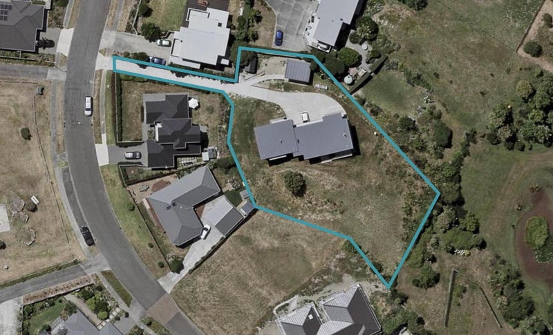19 Pharazyn Avenue, Waikanae Beach, Waikanae - Carousel 1