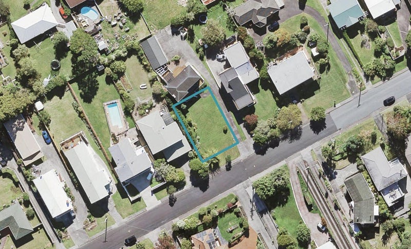 77A Cliff View Drive, Green Bay, Auckland - Carousel 1