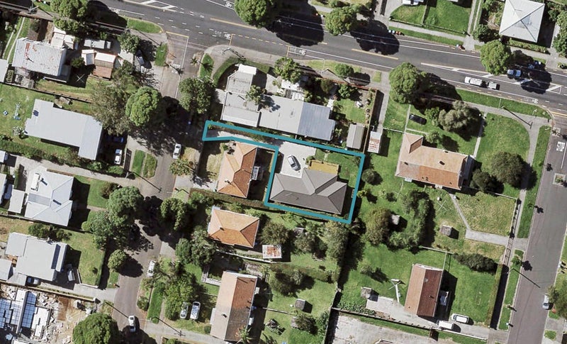 2 Waddell Avenue, Point England, Auckland - Carousel 1