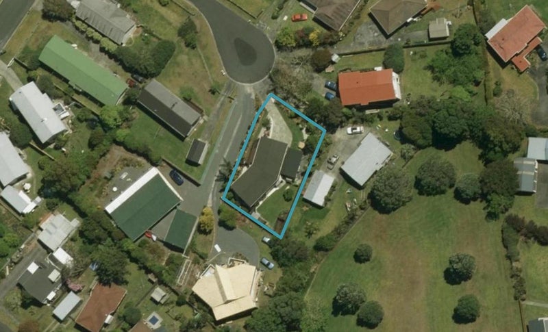 8 Prion Place, One Tree Point - Carousel 1
