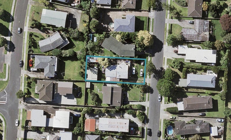 16 Megan Avenue, Pakuranga Heights, Auckland - Carousel 1