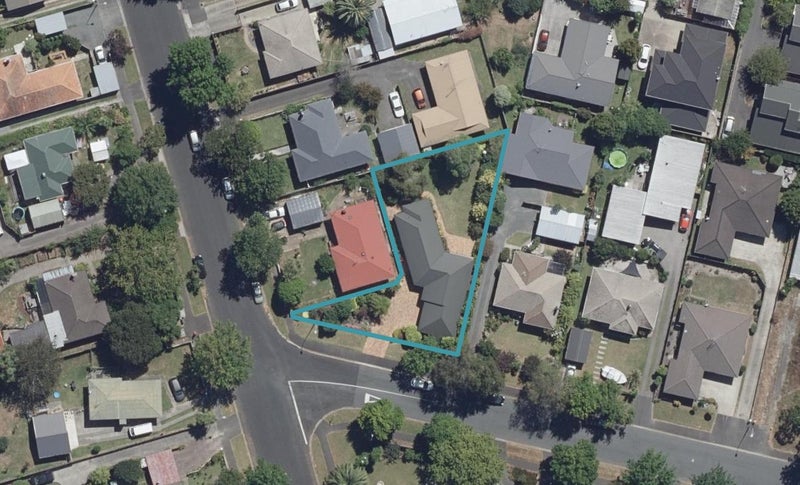 1 Forster Avenue, Hillcrest, Hamilton - Carousel 1