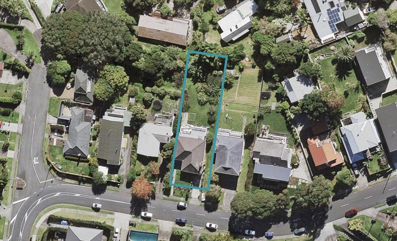 8 Monarch Avenue, Hillcrest, Auckland - Carousel 1