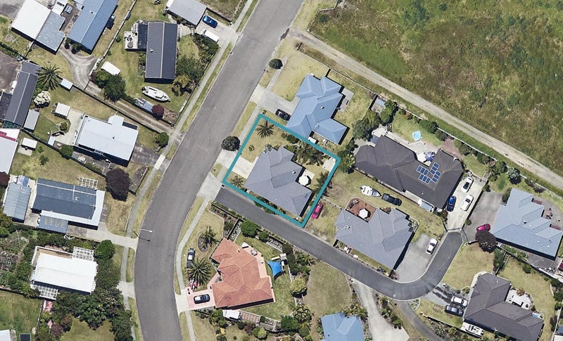 18 Ohuirehe Road, Coastlands, Whakatane - Carousel 1