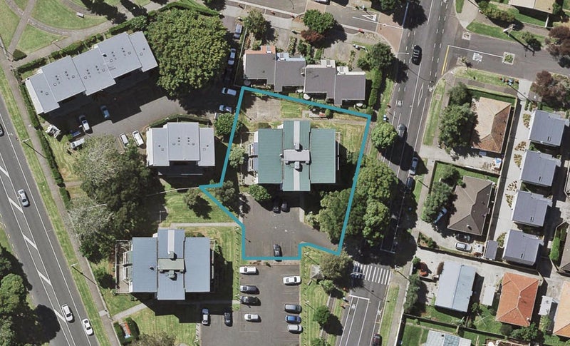 9/201 Pilkington Road, Point England, Auckland - Carousel 1