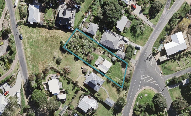 21 Korora Road, Oneroa, Waiheke Island - Carousel 1