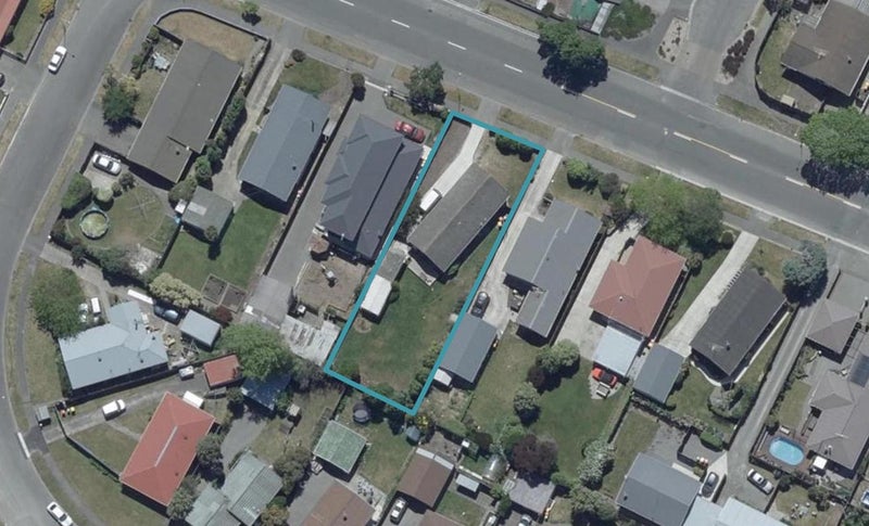 131 Queenspark Drive, Parklands, Christchurch - Carousel 1