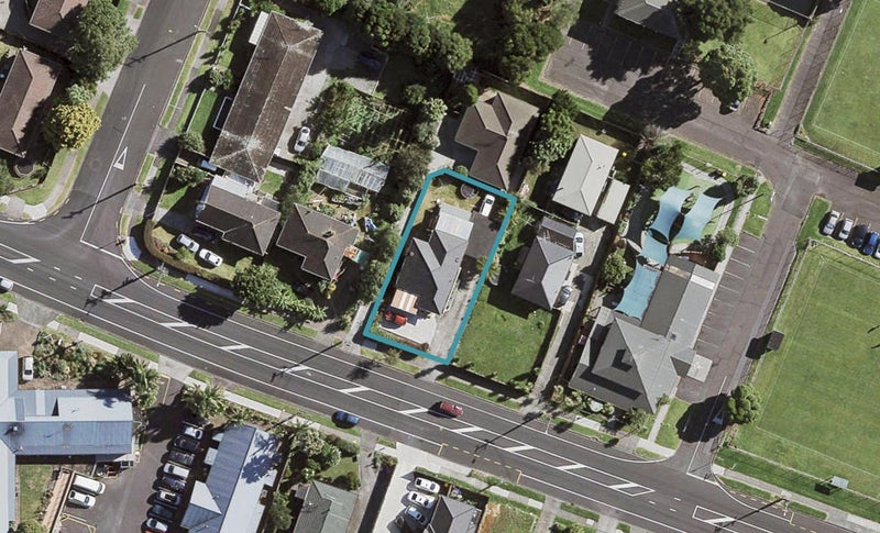 37 Russell Road, Manurewa, Auckland - Carousel 1