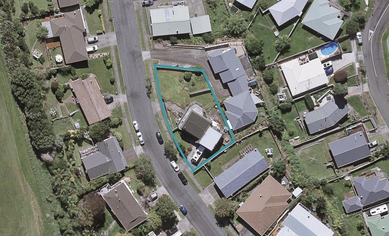 12 La Salle Drive, Westown, New Plymouth - Carousel 1