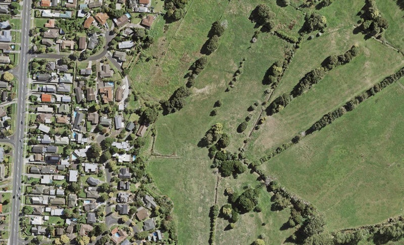 147 Otuwairoa Esplanade, Ōpaheke, Papakura - Carousel 1