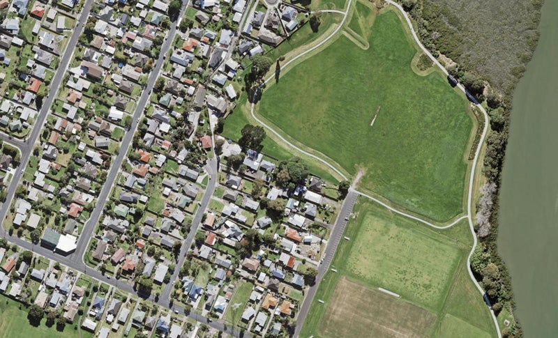 17F Martin Place, Kelston, Auckland - Carousel 1
