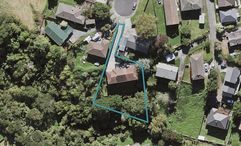 22 Yule Place, Massey, Auckland - Carousel 1