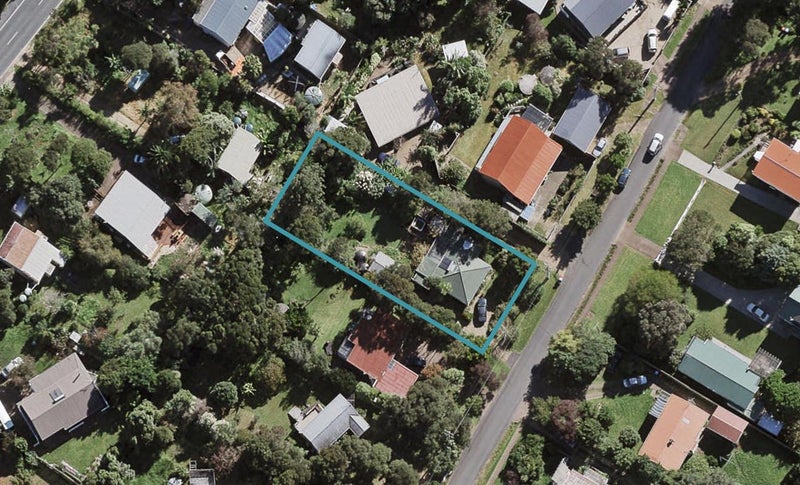 16 Whakarite Road, Ostend, Waiheke Island - Carousel 1