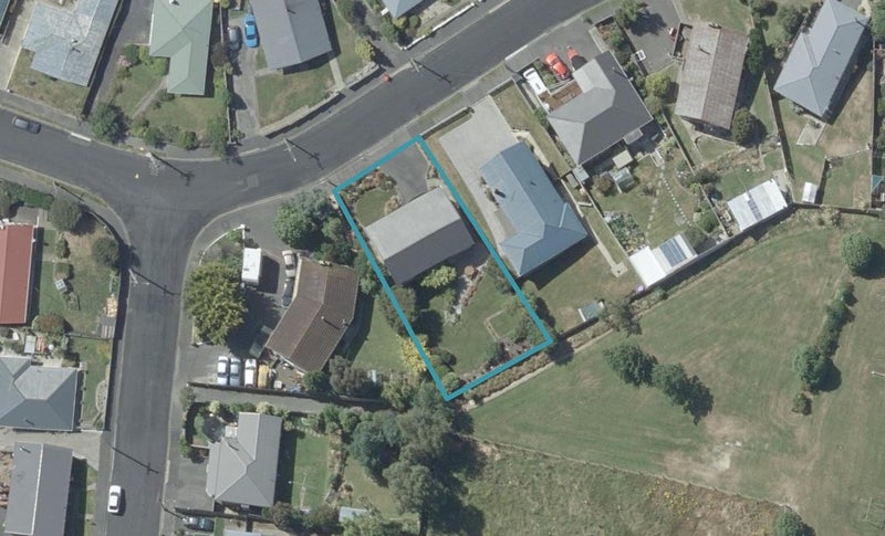 23 Bell Crescent, Concord, Dunedin - Carousel 1