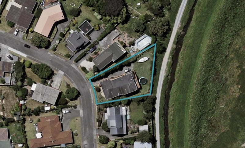 16 Pohutukawa Crescent, Raumati Beach, Paraparaumu - Carousel 1