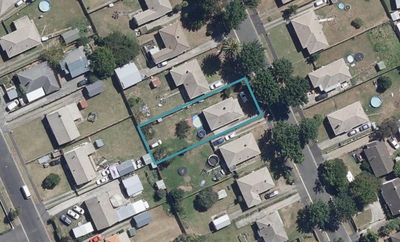 15 Kenney Crescent, Fairfield, Hamilton - Carousel 1