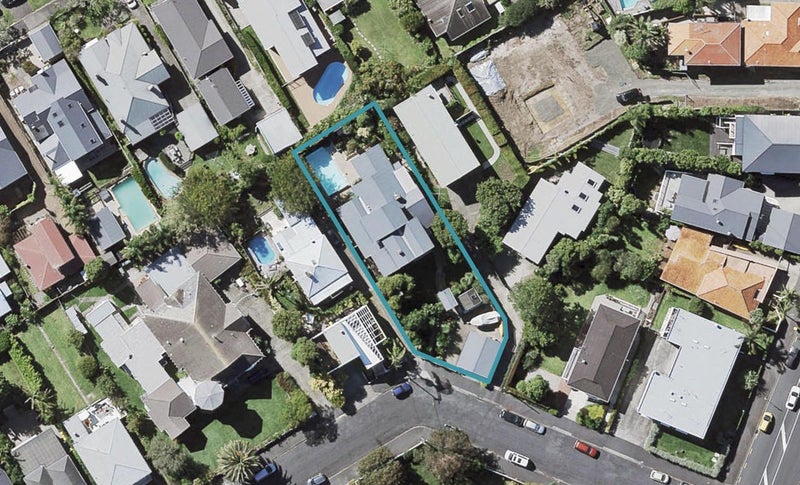 4 Grove Road, Narrow Neck, Auckland - Carousel 1