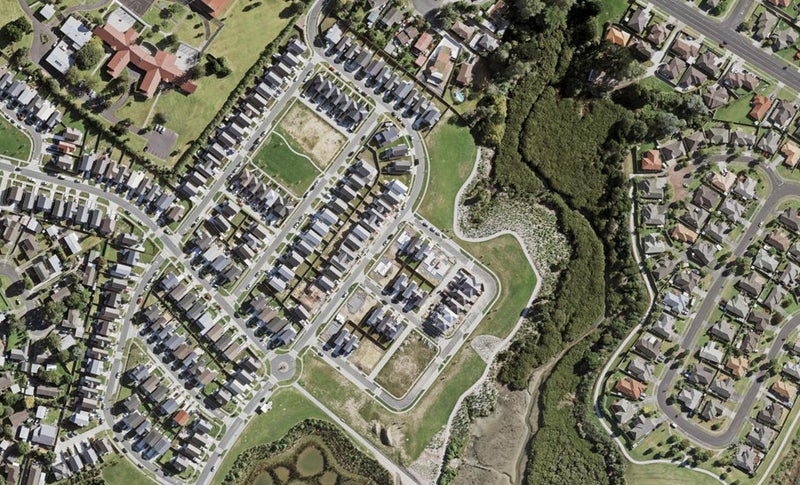 44 Kuurae Crescent, Weymouth, Auckland - Carousel 1