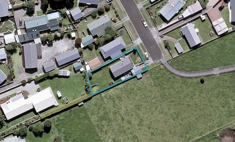 10 Desmond Place, Bell Block, New Plymouth - Carousel 1