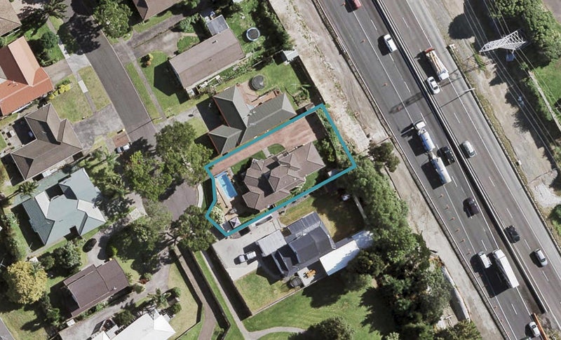 26 Gardone Terrace, Conifer Grove, Takanini - Carousel 1