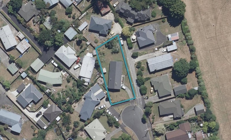 26 Defoe Avenue, Hillcrest, Hamilton - Carousel 1