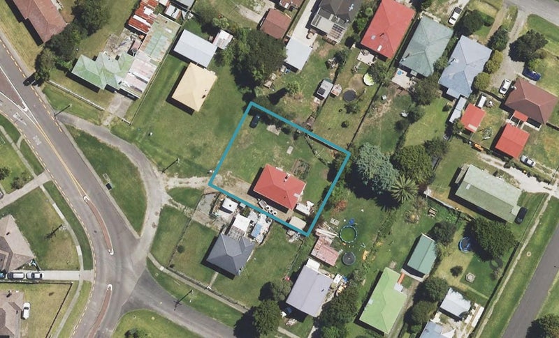 42 Endcliffe Road, Kaiti, Gisborne - Carousel 1