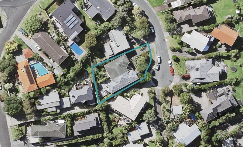 2/3 Cloverly Crescent, Campbells Bay, Auckland - Carousel 1