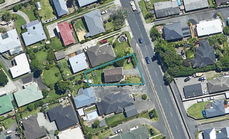 16 Bellevue Road, Brookfield, Tauranga - Carousel 1