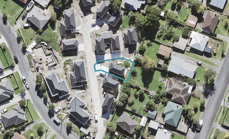 5 Manatu Lane, Kelston, Auckland - Carousel 1