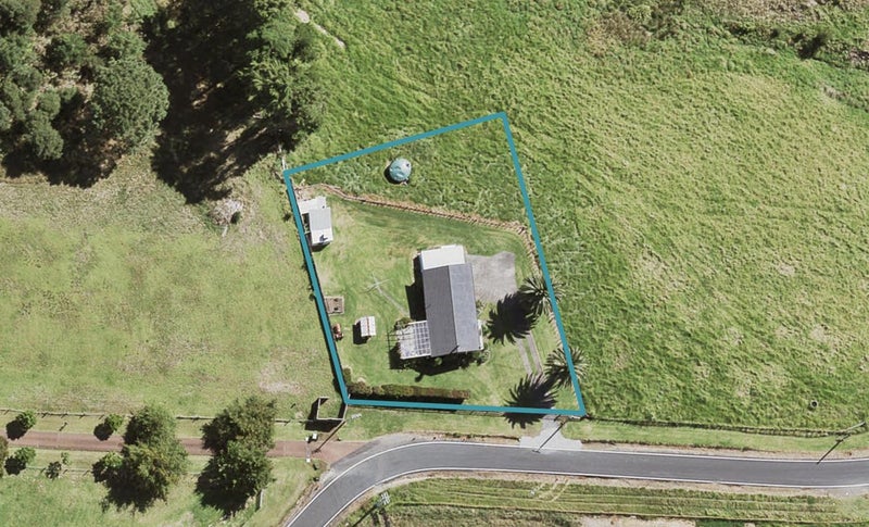 11 Crows Road, Swanson, Auckland - Carousel 1