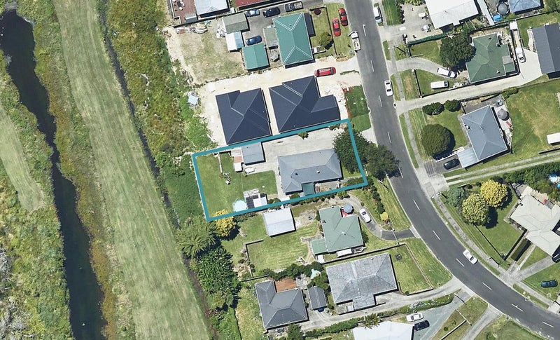 42 Humber Crescent, Gate Pa, Tauranga - Carousel 1