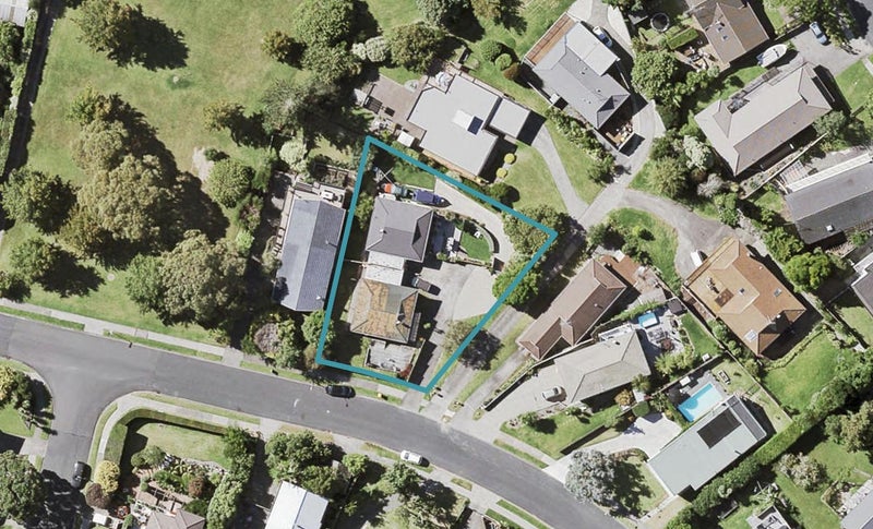 2/21 Charles Dickens Drive, Mellons Bay, Auckland - Carousel 1