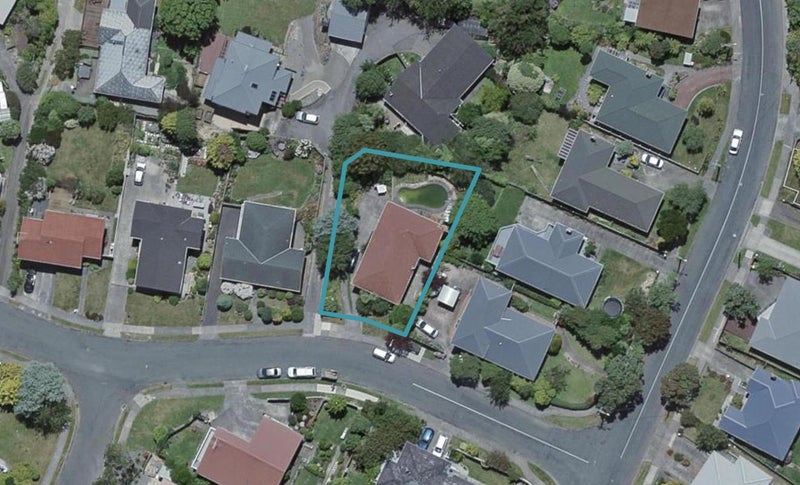 1 Nuffield Street, Tawa, Wellington - Carousel 1
