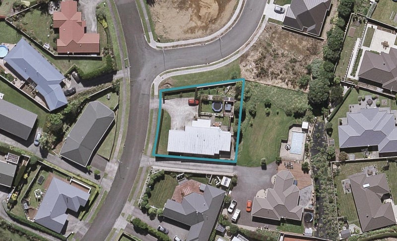 18 Maple Crescent, Whalers Gate, New Plymouth - Carousel 1