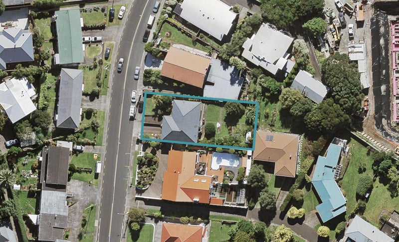 29 Warren Avenue, Three Kings, Auckland - Carousel 1