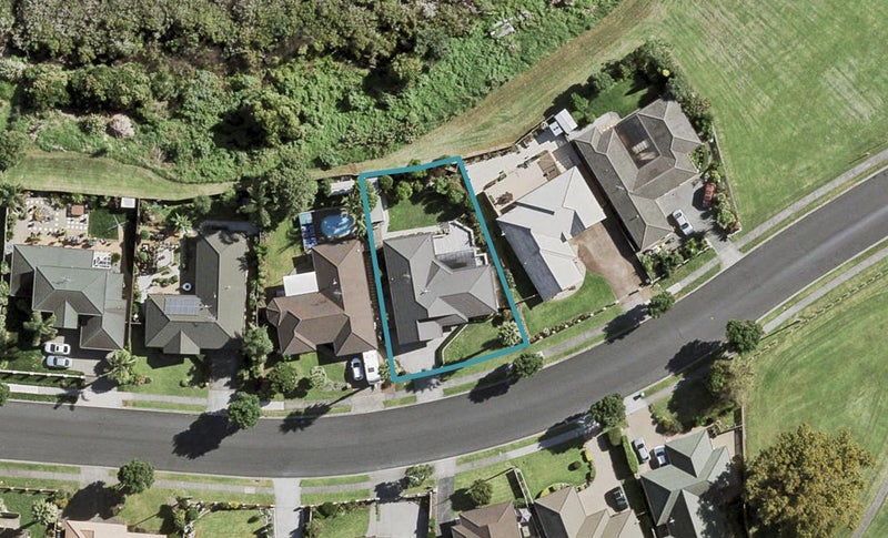 13 Longford Park Drive, Takanini, Auckland - Carousel 1