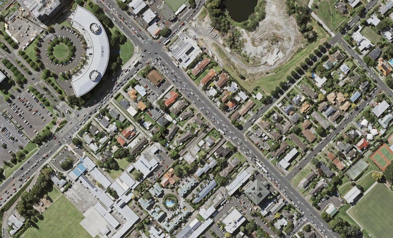 2/56 Taharoto Road, Takapuna, Auckland - Carousel 1