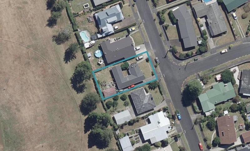 25 Regent Street, Silverdale, Hamilton - Carousel 1