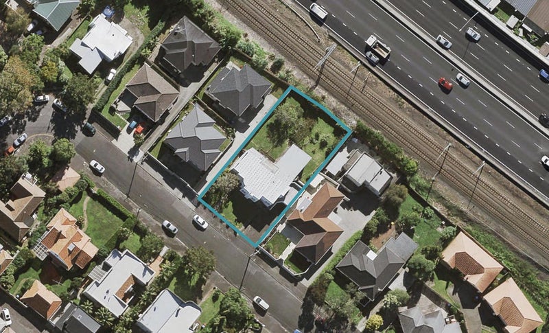 16 Otahuri Crescent, Greenlane, Auckland - Carousel 1