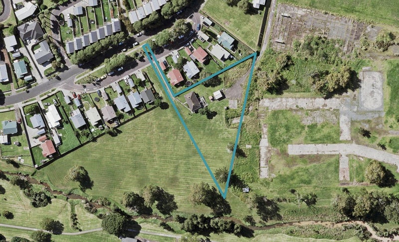 16A Rowena Crescent, Glen Innes, Auckland - Carousel 1